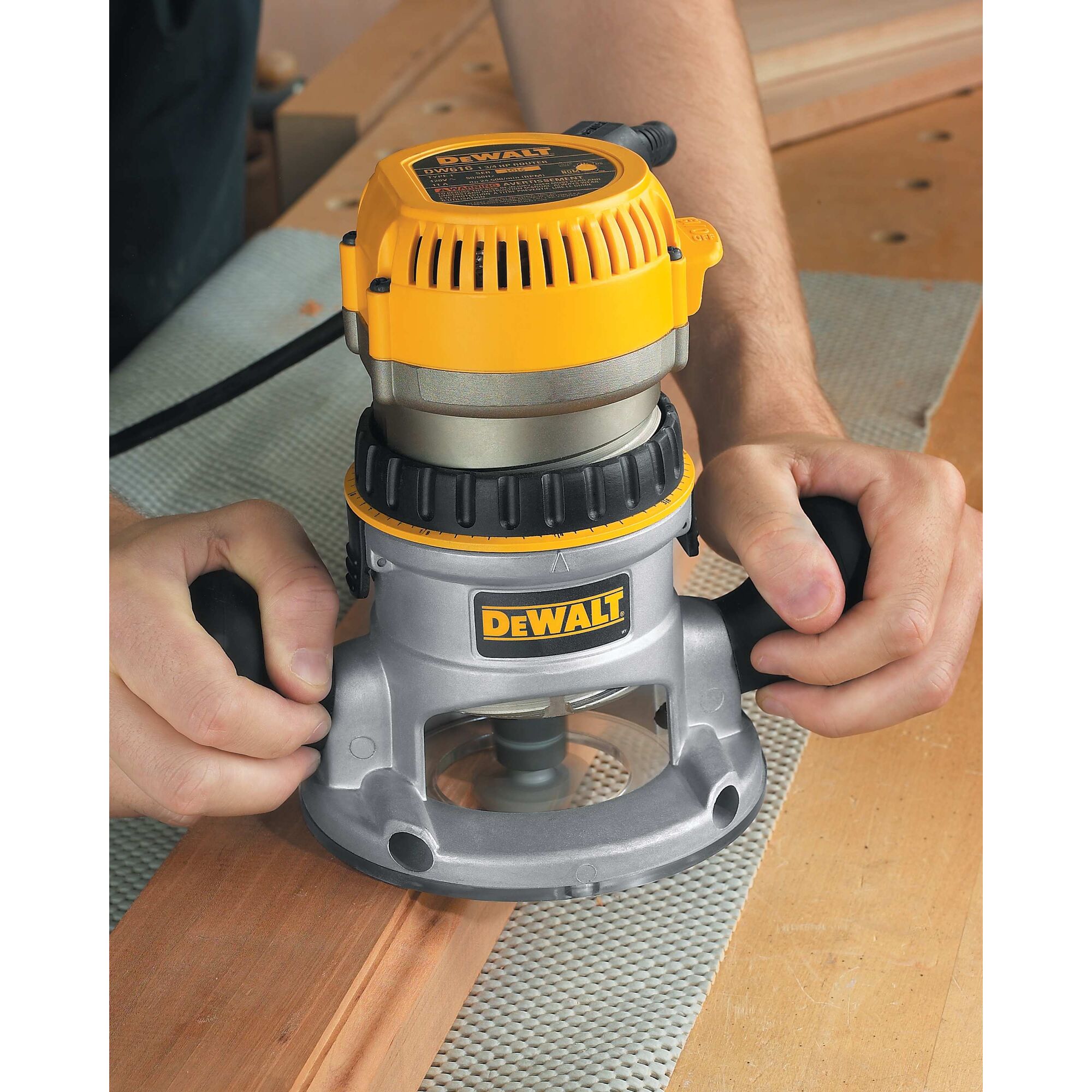 Rebajadora fresadora 750 Watts DEWALT