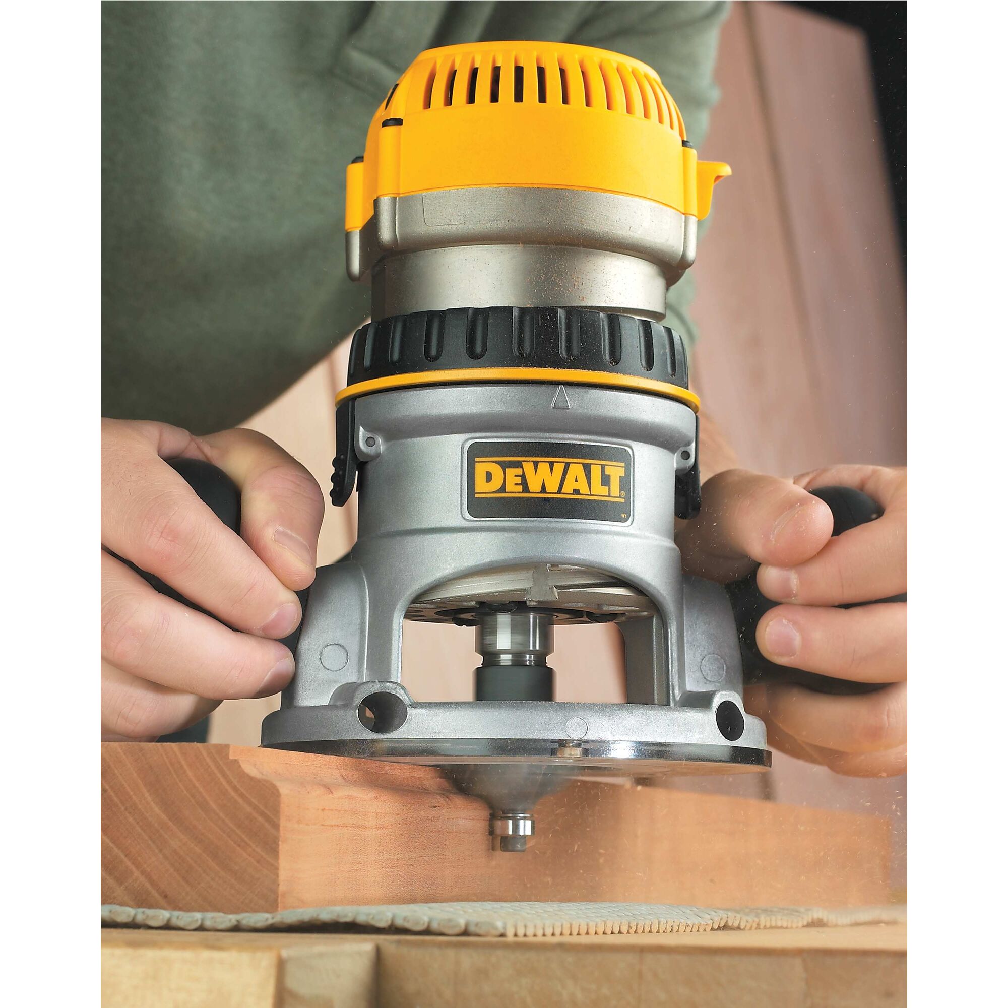 Rebajadora fresadora 750 Watts DEWALT